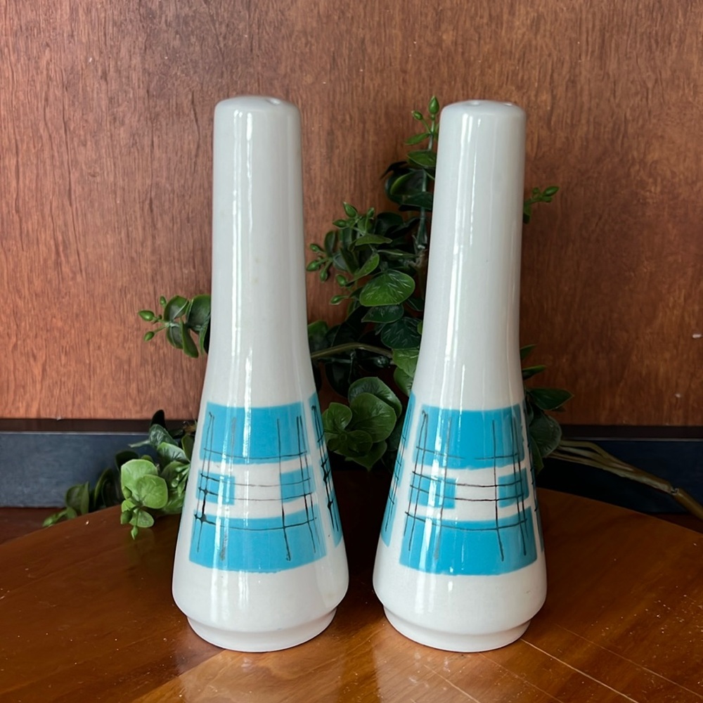 VINTAGE JAPAN salt & pepper shakers 50’s MCM kitchen decor turquoise pattern